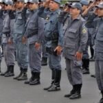 Mulher é encontrada morta dentro de quarto com sinais de violência, diz polícia