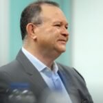 Corpo de menino encontrado em mala é velado sob aplausos e comoção