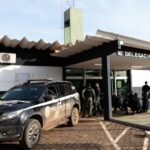 Avião é apreendido após piloto ser flagrado com droga e folhasde coca