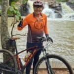 Professora atacada em faculdade foi morta com a própria faca, diz polícia