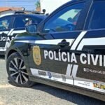 Mulher desmaia na frente da Central de Flagrantes após ser agredida pelo filho