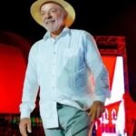 Justiça manda retirar portão que bloqueia acesso à praia; entenda