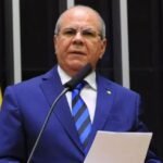 Ex-presidente José Sarney recebe alta após quadro de pneumonia